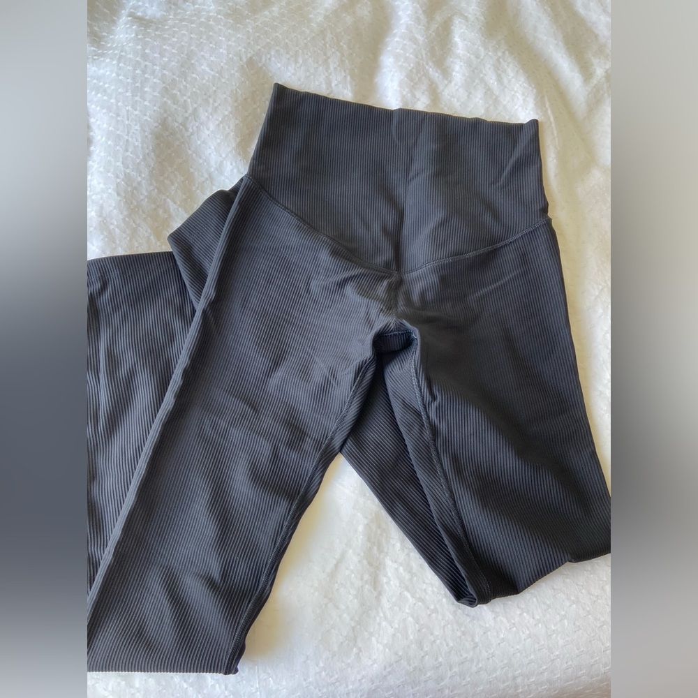 Old Navy Maternity ribbed flare leggings size XS